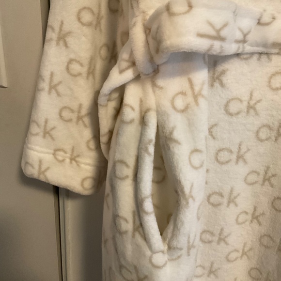 Calvin Klein Plush Terrycloth Bathrobe - Picture 3 of 3